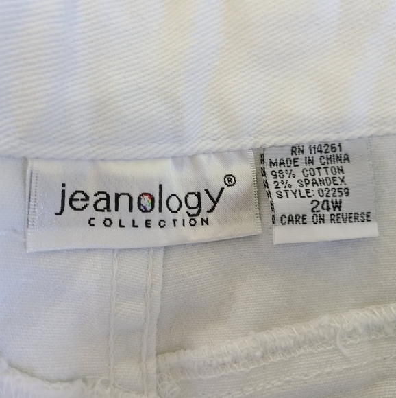 Jeanology Collection Woman's Cropped Capri's, Size: 24W Color: White - Picture 6 of 13